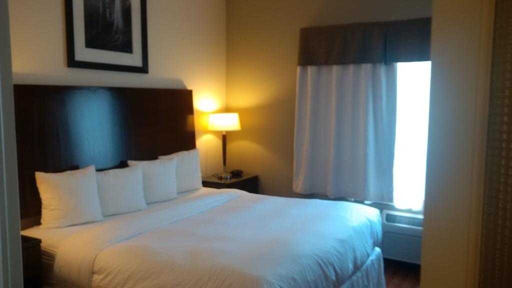 Sigma Inn & Suites Hudson'S Hope Hudson Hope Exteriör bild