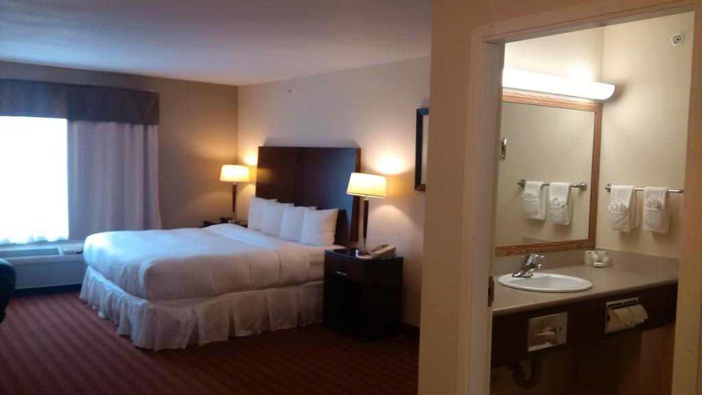 Sigma Inn & Suites Hudson'S Hope Hudson Hope Exteriör bild