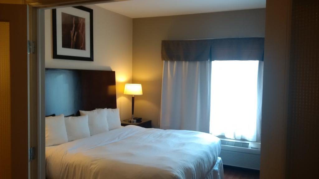Sigma Inn & Suites Hudson'S Hope Hudson Hope Exteriör bild