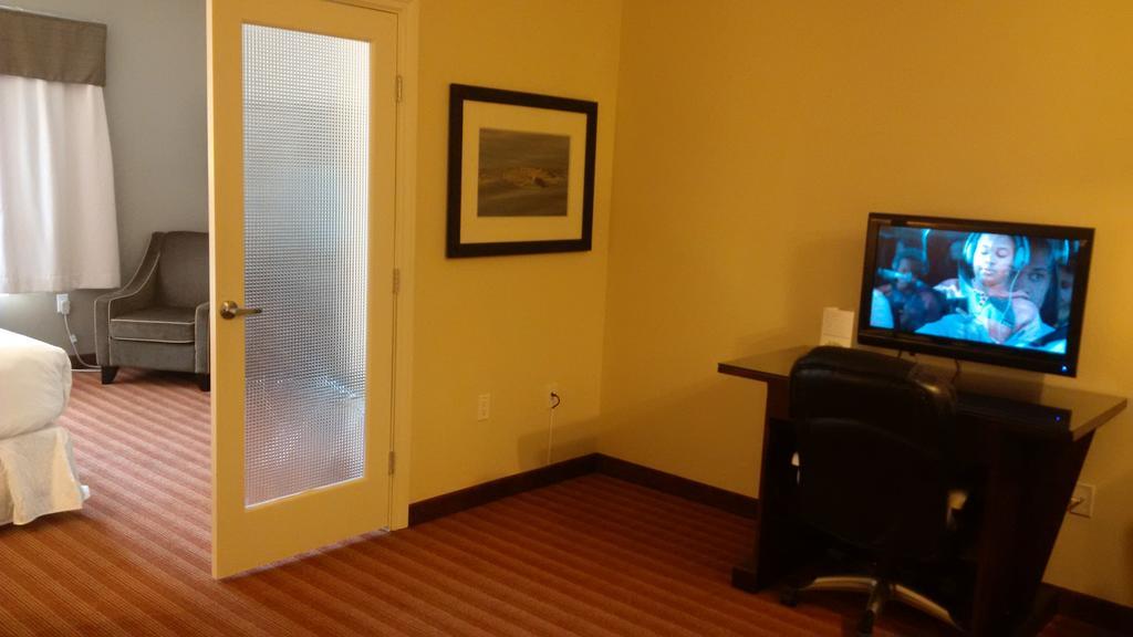 Sigma Inn & Suites Hudson'S Hope Hudson Hope Exteriör bild