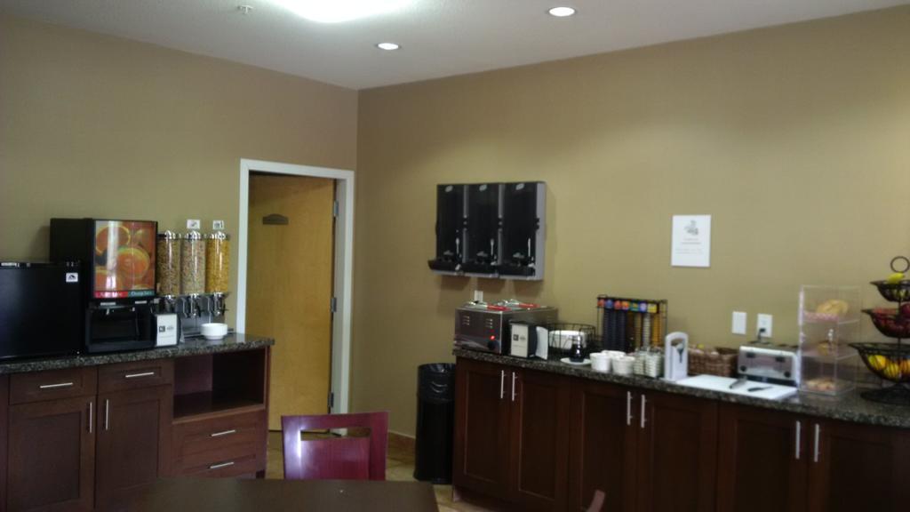 Sigma Inn & Suites Hudson'S Hope Hudson Hope Exteriör bild