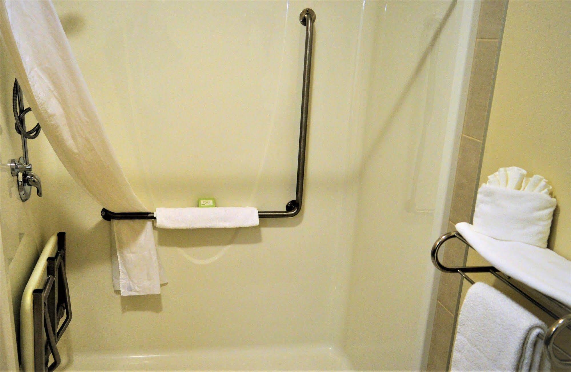 Sigma Inn & Suites Hudson'S Hope Hudson Hope Exteriör bild