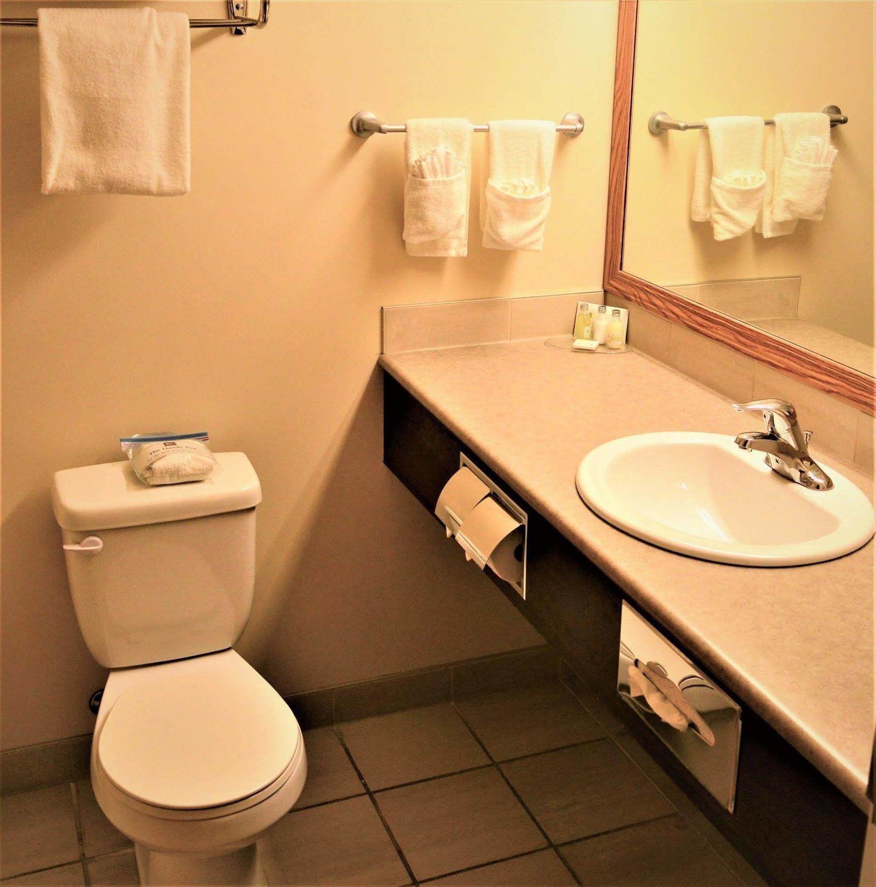 Sigma Inn & Suites Hudson'S Hope Hudson Hope Exteriör bild