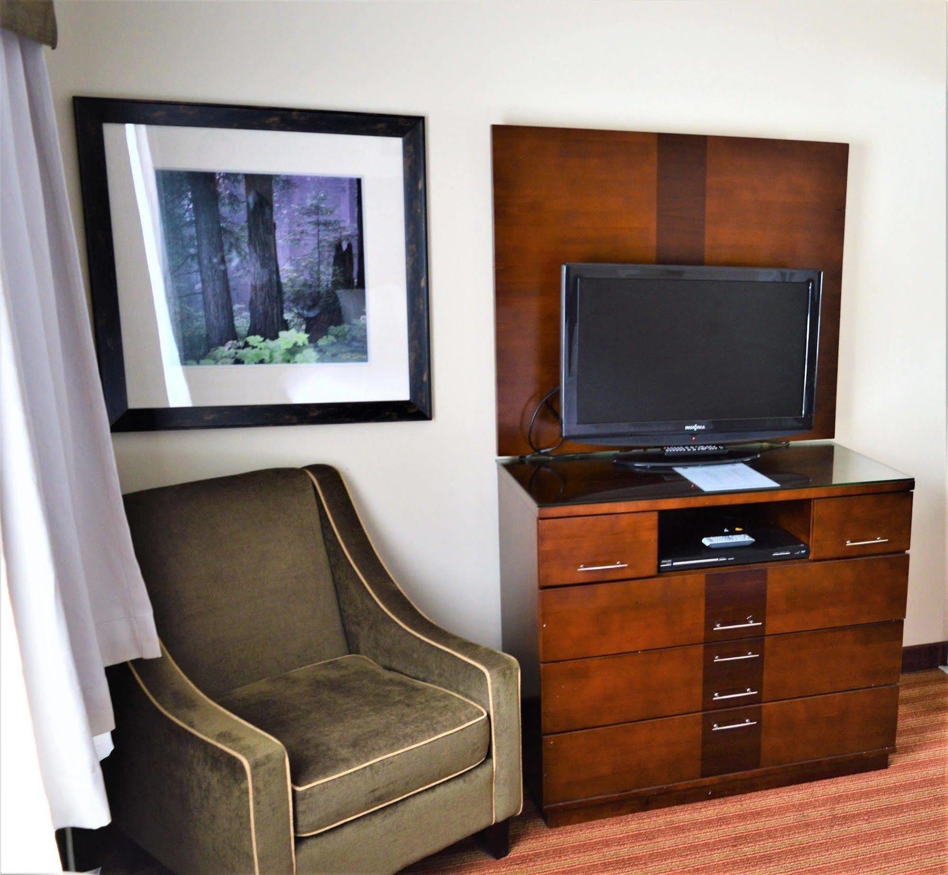 Sigma Inn & Suites Hudson'S Hope Hudson Hope Exteriör bild