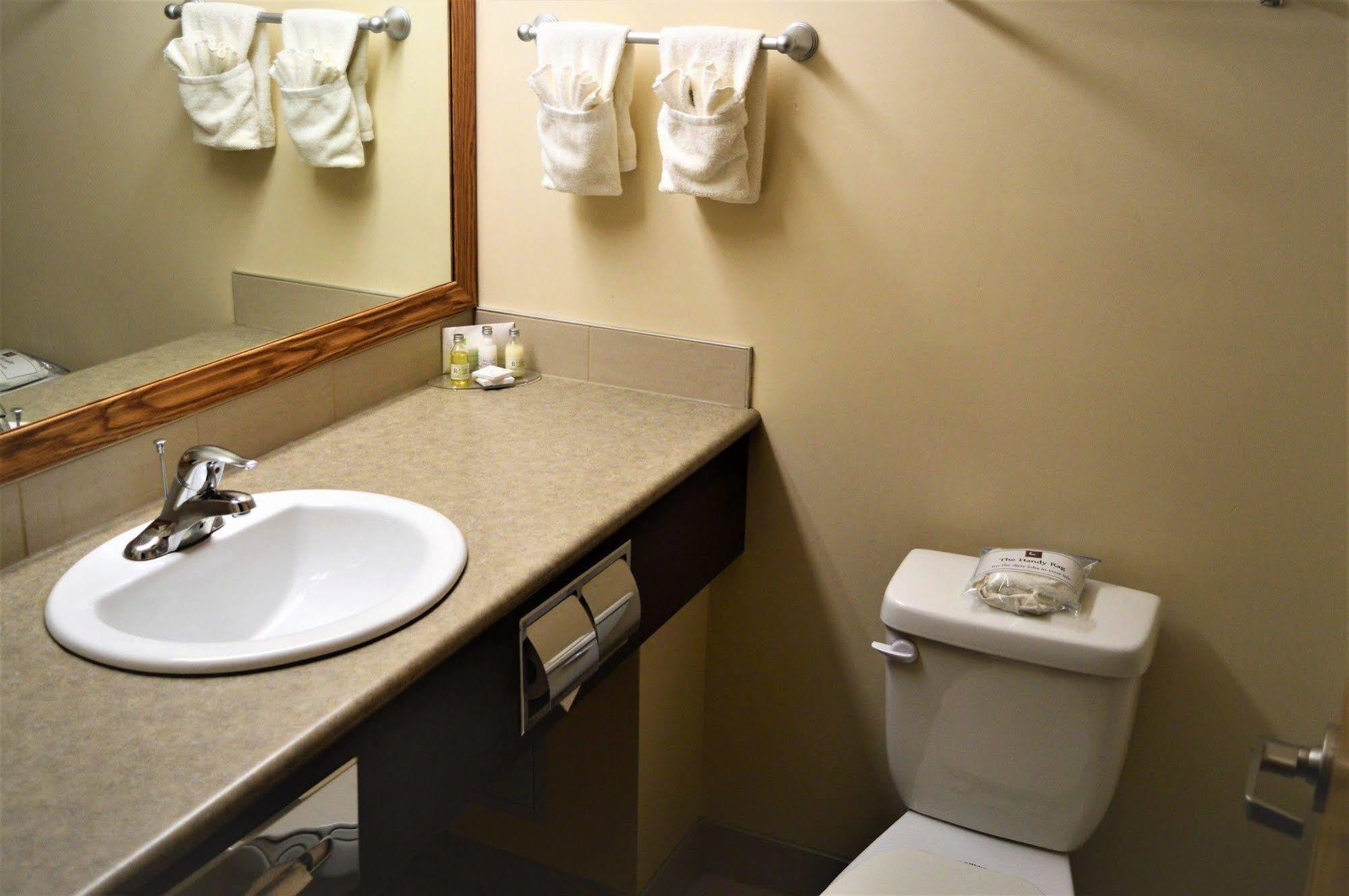 Sigma Inn & Suites Hudson'S Hope Hudson Hope Exteriör bild